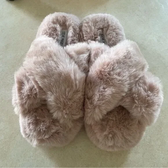 Steve Madden Blush Pink Slippers size 9/10 new without tags Faux fur soft comfy - Picture 2 of 5